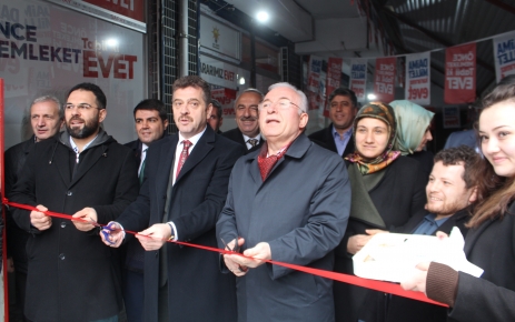 Gaziosmanpaşa Belediye Başkanı Hasan Tahsin Usta ve Milletvekili Hüseyin Bürge,