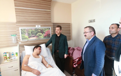 Gaziosmanpaşa Belediye Başkanı Hasan Tahsin Usta, ilçe başkanı Şahin Pirdal