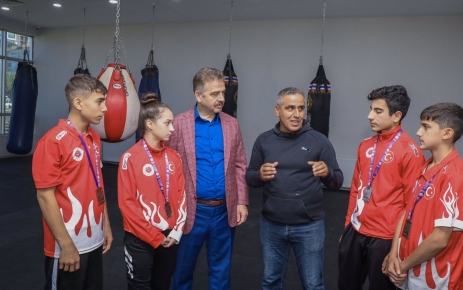 Gaziosmanpaşa Belediye Başkanı Hasan Tahsin Usta, Muaythai Gençler Dünya Şampiyonası’nda