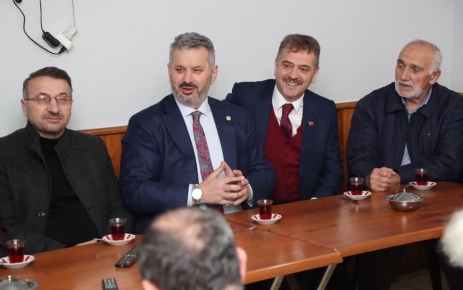 Başkan Usta ve Milletvekili Turan Mevlana Merkez Camii Kütüphanesi'nde cemaatle