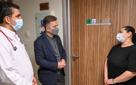 Gaziosmanpaşa Belediye Başkanı Hasan Tahsin Usta, lösemi tedavisi gören çocukları