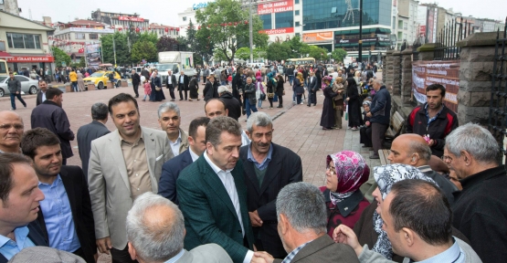 Belediye Başkanı Hasan Tahsin Usta,Gaziosmanpaşa Belediyesi olarak, Anneler Gününü 