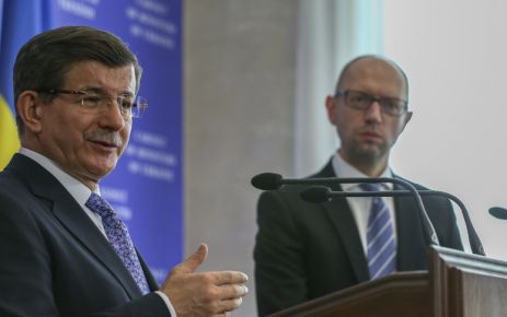 Başbakan Ahmet Davutoğlu, "Suriye'de sivil halka dönük barbarca saldırılar devam