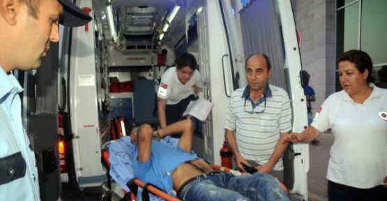 Antalya’da  polis merkezi bahçesindeki bayrağı indirmeye kalkınca vuruldu.