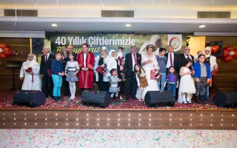 Gaziosmanpaşa Belediye Başkan Yardımcısı Zekeriya Eroğlu,40 yılını birlikte geçiren çiftlere
