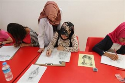 Arnavutköy Belediyesi Kadın Kültür ve Sanat Merkezinin, eğitim hizmetlerini sürdürdüğü