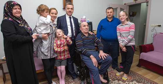 Gaziosmanpaşa Belediye Başkanı Hasan Tahsin Usta, engellilere akülü  araç