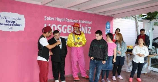 Eyüp Belediyesi, engellilere iftar programı düzenledi.
