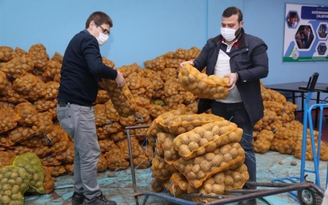 Gaziosmanpaşa Belediyesi, Niğde’den temin ettiği 45 ton patatesi ihtiyaç sahibi