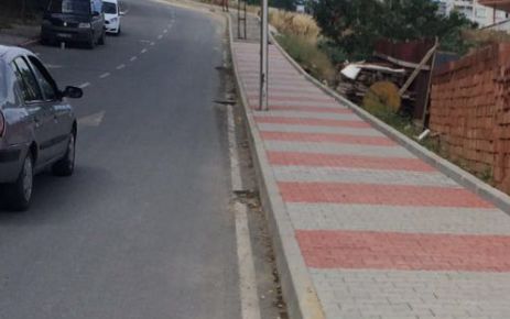 Gaziosmanpaşa Belediye ekipleri Fevzi Çakmak Mahallesi 774 Sokak’taki kaldırımları 