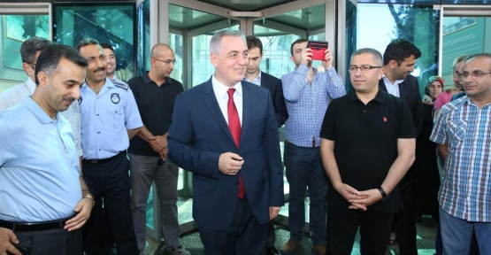 Eyüp Belediye Başkanı Remzi Aydın personel ile bayramlaştı.