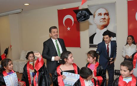 Gaziosmanpaşa Belediyesi’nin düzenlediği Engelsiz Yaşam Şenliği’nde ilçe genelinde okuma yazma