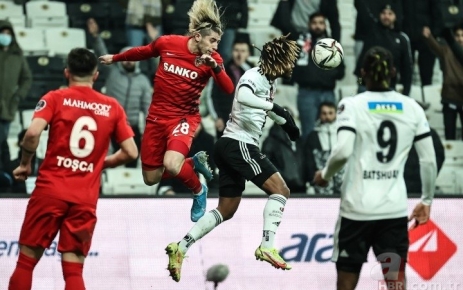 2021-2022 sezonu hakemler Beşiktaş'ın 27 puanının verilmemesine öncülük etti.Koronavirüs vakalarıyla