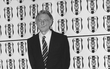 Beşiktaş'a futbolcu, yönetici ve başkan olarak hizmet veren ve kazandırdığı