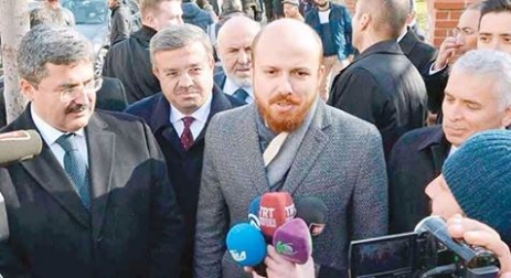 Bilal Erdoğan, Afyonkarahisar’da Cuma namazını Gedik Ahmet Paşa Camii’nde kıldı.