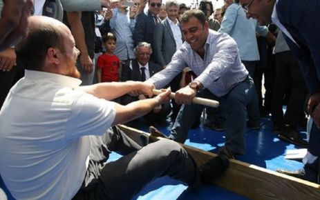 Konfederasyon Başkanı Bilal Erdoğan ve Hamza Yerlikaya'nın mas güreşi renkli
