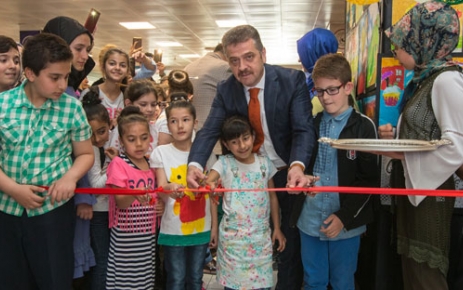 Gaziosmanpaşa Belediyesi Bilgi Evleri’nde eğitim gören kursiyerlerin dönem sonu resim