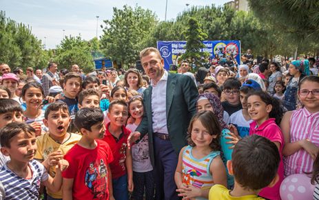 Gaziosmanpaşa Belediyesi Bilgi Evleri öğrencileri, Belediye Başkanı Hasan Tahsin Usta’nın