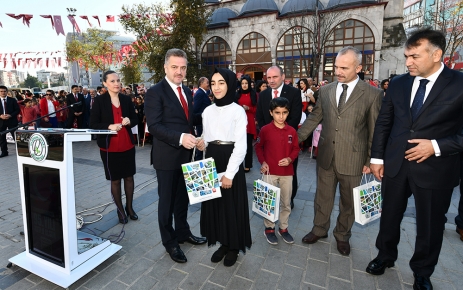 Gaziosmanpaşa Meydanı’nda düzenlenen Cumhuriyet Bayramı etkinliklerine 7’den 70’e çok sayıda