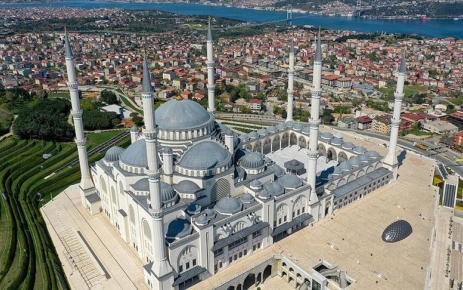 Görkemli mimarisiyle İstanbul'un yeni sembollerinden biri haline gelen, aynı zamanda