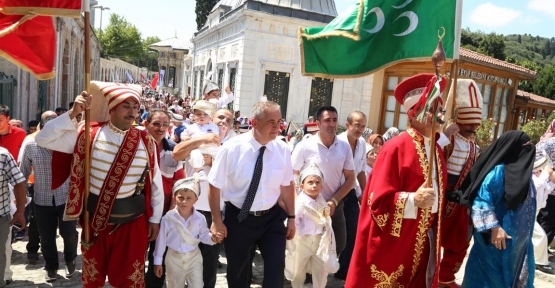 Eyüp Belediyesi, sünnet çocukları için 4 ayrı gemi kiralayarak Boğaz