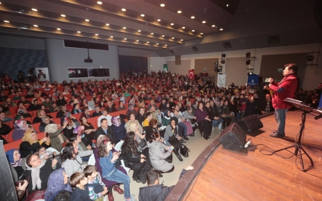Coşkun Sabah, gönüllere hitap eden şarkılarını Gaziosmanpaşalılar için seslendirdi. Coşkun