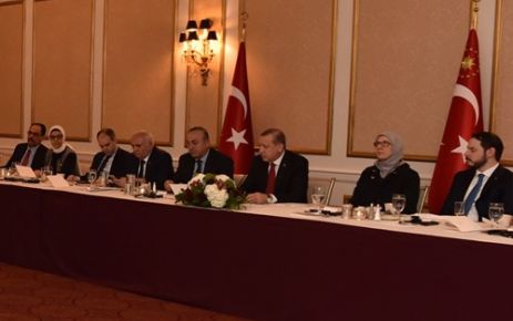 Cumhurbaşkanı Erdoğan, Düşünce Kuruluşu Temsilcileriyle Bir Araya Geldi Cumhurbaşkanı Recep Tayyip Erdoğan, ABD’de konakladığı St. Regis Oteli’nde düşünce