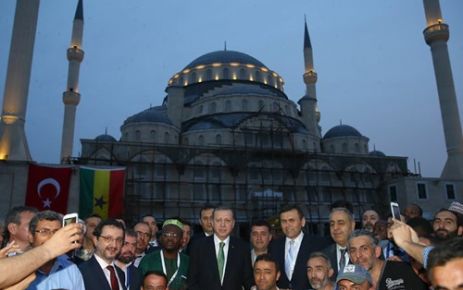 Gana’nın başkenti Akra’da temaslarını sürdüren Cumhurbaşkanı Recep Tayyip Erdoğan, Türkiye