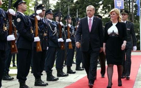 Cumhurbaşkanı Erdoğan, Hırvatistan Cumhurbaşkanlığı Sarayı’nda Hırvatistan Cumhurbaşkanı Kitaroviç tarafından resmî