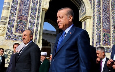 Cumhurbaşkanı Erdoğan, İmam Buhari’nin Türbesini Ziyaret Etti Cumhurbaşkanı Recep Tayyip Erdoğan, Özbekistan’ın tarihî şehri Semerkant’ta, İslam tarihinin