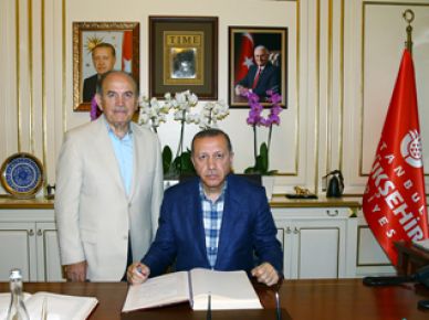 Cumhurbaşkanı Recep Tayyip Erdoğan, Şehzade Cami’nde öğle namazına müteakip Prof.