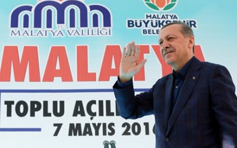 Cumhurbaşkanı Erdoğan, milleti bölmeye çalışanların başarılı olamayacağını vurgulayarak “Bizi ayırmak,