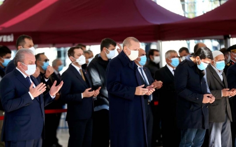 Burhan Kuzu, Cumhurbaşkanı Recep Tayyip Erdoğan'ın da katıldığı cenaze namazıyla