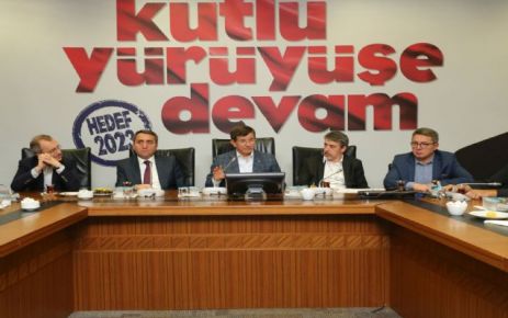 Cumhurbaşkanı ve başbakan geçmiş olsun ziyaretinde 11. Cumhurbaşkanı Abdullah Gül ve eski başbakanlardan Ahmet Davutoğlu AK