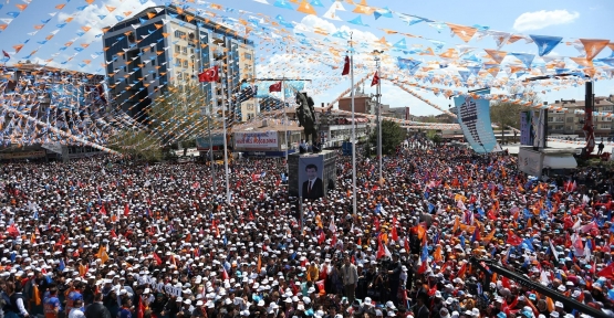AK Parti Niğde ve Aksaray'da miting yaptı.