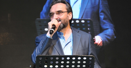 Senai Demirci, duygu dolu söyleşisi ile Gaziosmanpaşalıları güzel anlar yaşattı.
