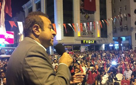 15 Temmuz darbe girişimi sonrası meydanlardaki nöbet tutan halk dedi