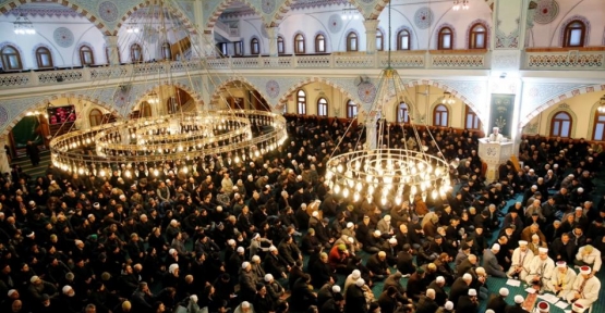 Sultangazi Belediyesi tarafından, Merkez Cami-i'nde Şehitler için dua edildi.