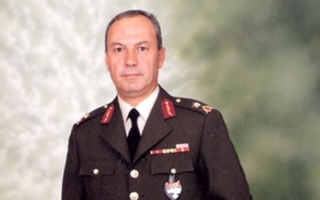 Emekli General Adnan Tanrıverdi askeri görevdeyken ibadet ettiği için soruşturma geçiriyor Emekli General Adnan Tanrıverdi Görevinde başarılı olmasına rağmen, ibadetlerini yaptığı