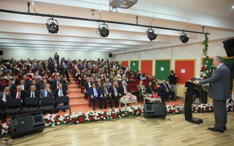 Eyüp Belediye Başkanı Remzi Aydın, Öğretmenler Gününü kutladı.

