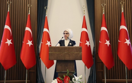 Emine Erdoğan, Gençler üniversite eğitiminden geri kalmasın Emine Erdoğan "Çağımız,dünyadaki mazlumların, masumların başarısı olacak inşallah” dedi.