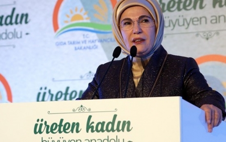 Emine Erdoğan, Girişimci Kadın Çiftçiler Ödül Töreni’ne Katıldı Emine Erdoğan, “Toprağın emektarı kadınlarımızı yürekten kutluyorum.