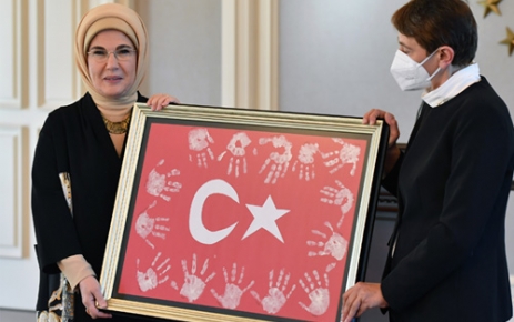 Emine Erdoğan, köy okullarında zorlu şartlarda önemli başarılara imza atmış