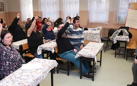Gaziosmanpaşa’daki engelli memur adayları, Engelli Kamu Personeli Seçme Sınavı’na (EKPSS)