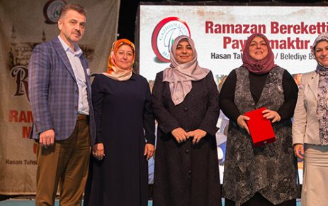 Yazar Sibel Eraslan, Gaziosmanpaşa Belediyesi etkinlikleri kapsamında vatandaşlarla biraraya gelerek,