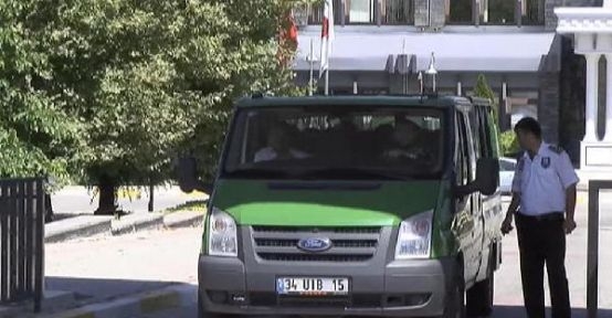 Sultangazi 75. Yıl Mahallesi'nde yaşadıkları evde kocası Faruk Ay tarafından