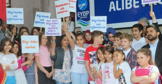 Eyüp Belediye Başkanı Remzi Aydın"Eyüp'te hizmetlerimiz her alanda sürecek"dedi.
