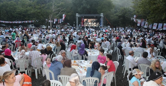 Eyüp Belediye Başkanı Av.Remzi Aydın,"Ramazanda Eyüplülerle bir ve bütün olduk"dedi.