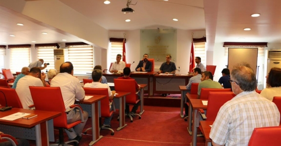 Eyüp Belediyesi ilkokul ve orta okul öğrencilerine kırtasiye yardımı yaptı.