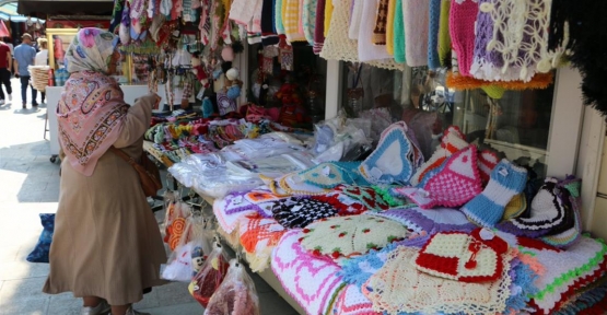 Eyüp'te El Emeği Göz Nuru Pazarı’nda,Eyüplü hanımlar el sanatlarıyla para